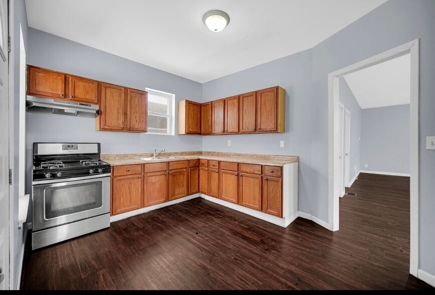 Building Photo - 922 Summer St