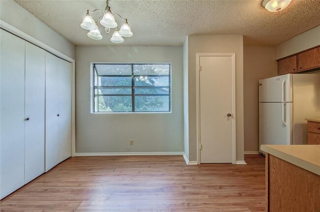 Building Photo - 400 Hedgewood Dr