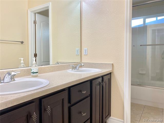 Building Photo - 10786 Glengate Cir