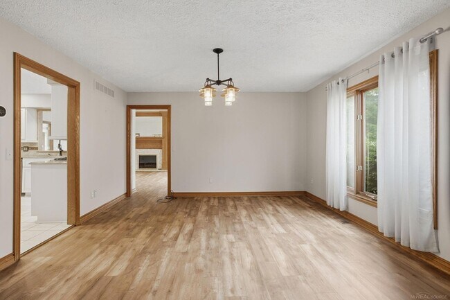 Building Photo - 14450 Knightsbridge Dr