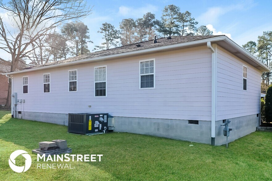 Building Photo - 3613 Cove Dr