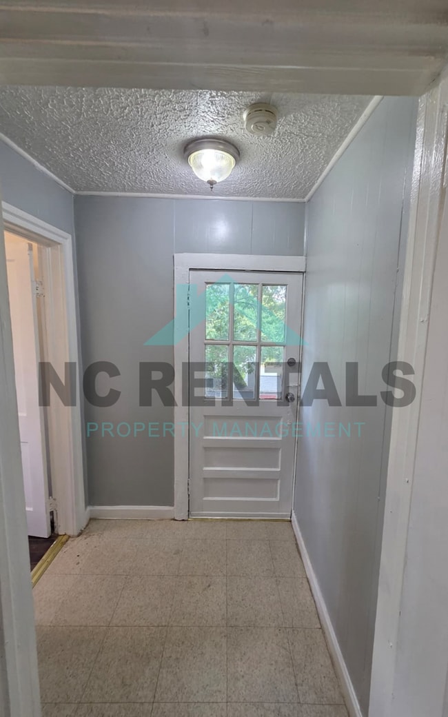Building Photo - 1415 Underwood Ave