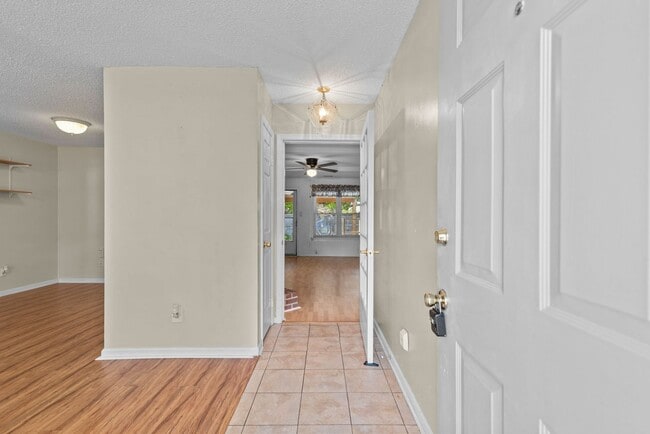 Building Photo - Charming 3-Bedroom Ranch in Quiet Chesapea...