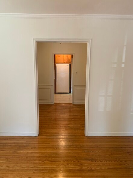 Building Photo - 412 N Doheny Dr