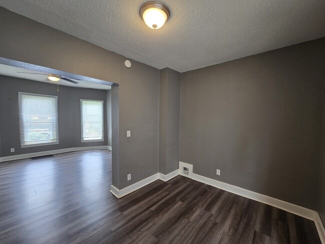 Building Photo - 514 Logan Ave