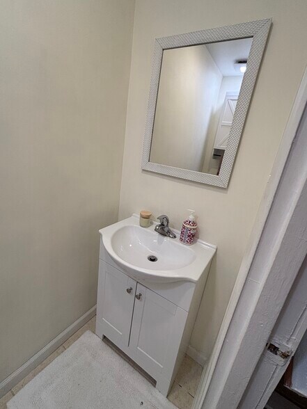 Building Photo - 204 Springmeadow Dr