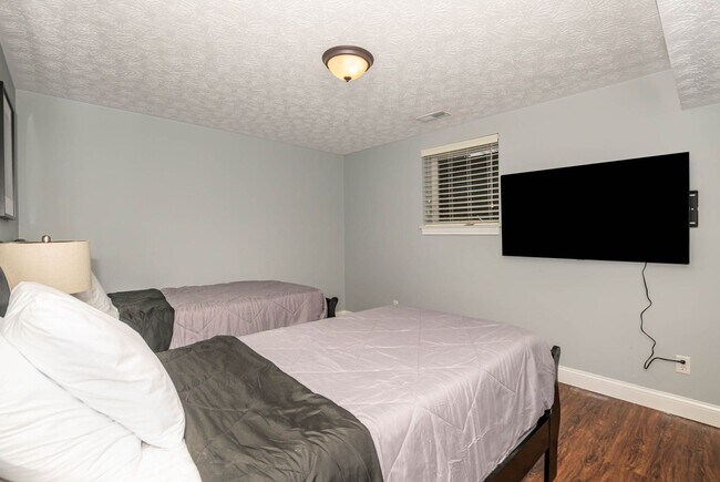 Building Photo - New! Large home in Great suburban neighborhood.