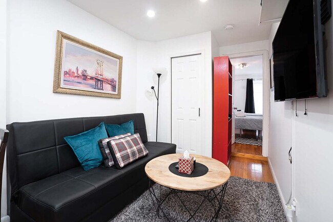 Primary Photo - 305 E 104th St