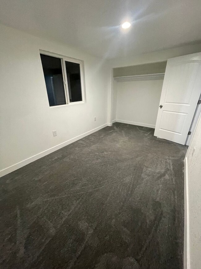 Building Photo - Spacious 3-Bed + Flex Room on Private Fenced 2 Acres, Huge Shop