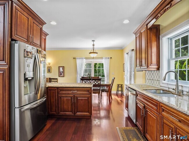 Building Photo - 56 Barholm Ave