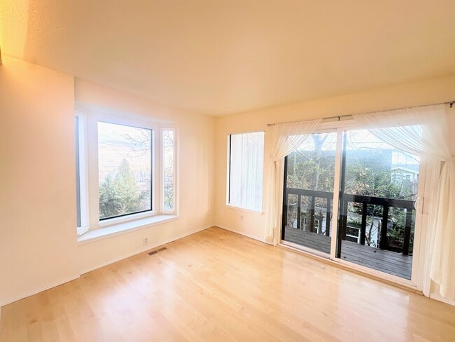 Building Photo - 339 Ravenwood Pl