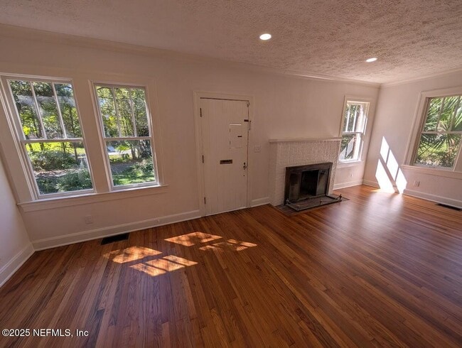 Building Photo - 1429 Azalea Dr