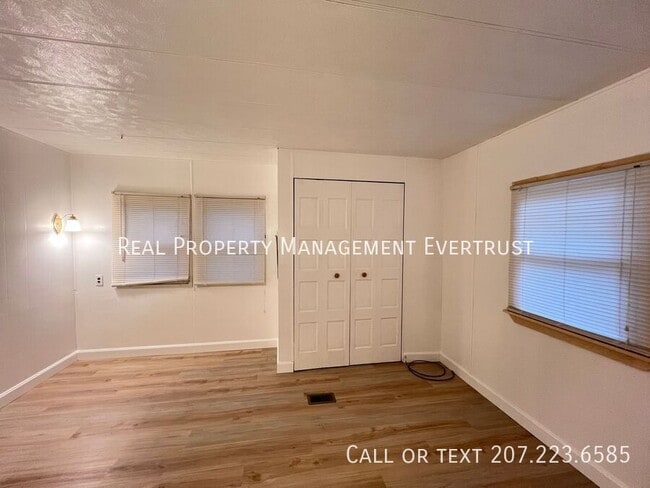 Building Photo - 689 Oak Hill Rd