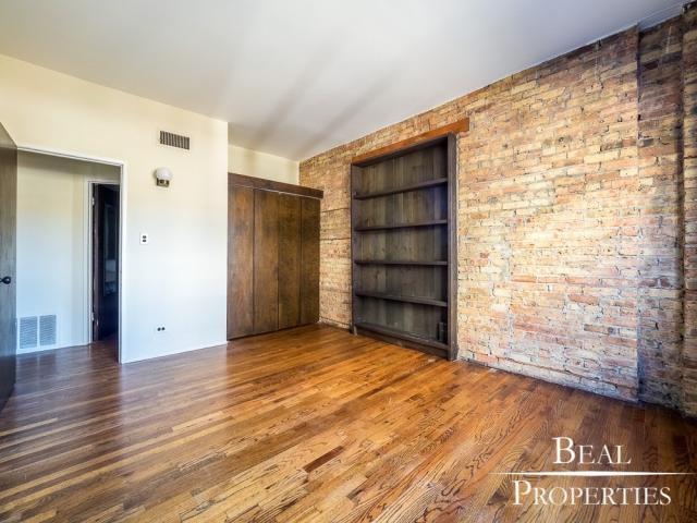 Building Photo - 2 bedroom in CHICAGO IL 60657