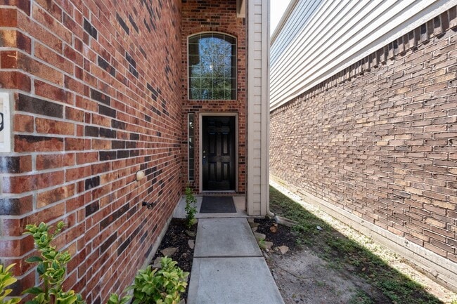 Building Photo - 17039 Amarose Dr