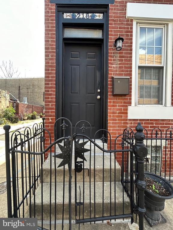 Primary Photo - 218 E Wildey St