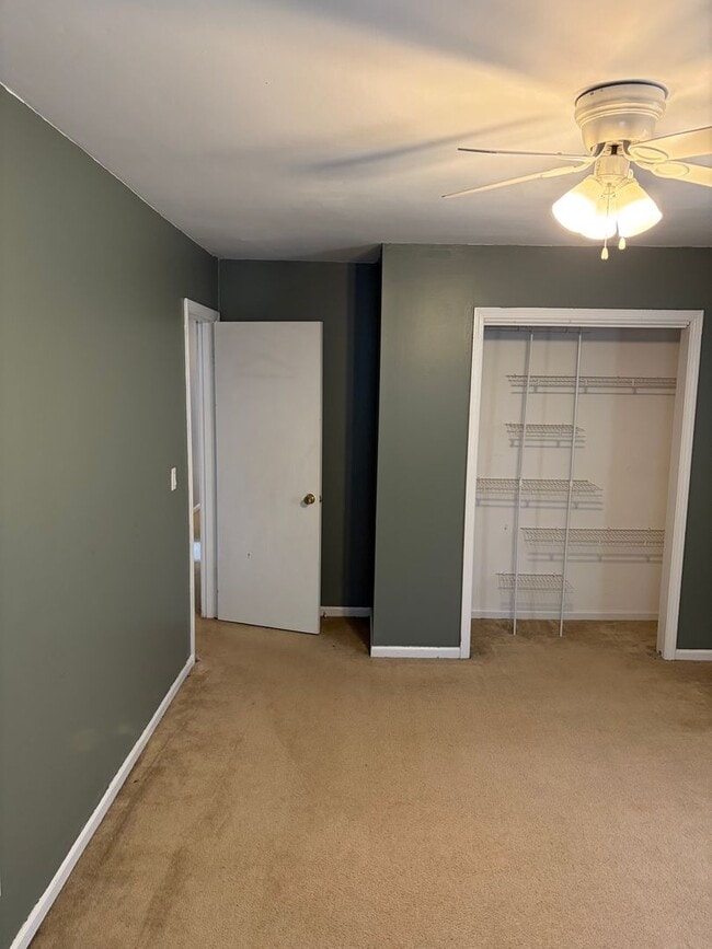 Building Photo - FENCED IN YARD AND LARGE DETACHED TWO CAR GARAGE LOCATED IN THE DESIRED TRAVELERS REST!!!