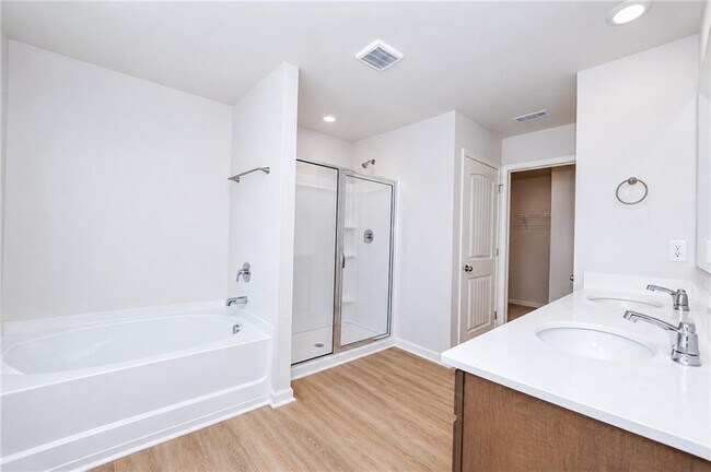 Building Photo - 24 Berryville Dr