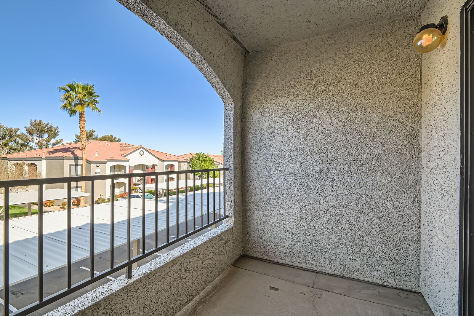 Building Photo - 950 Seven Hills Dr