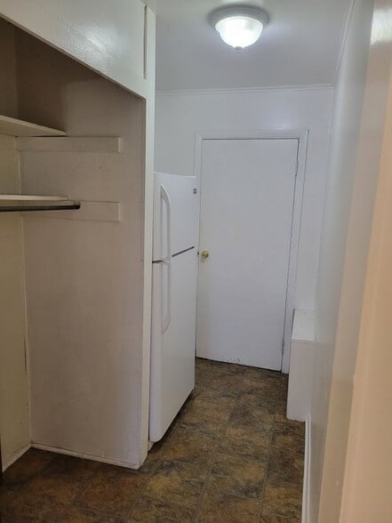 Building Photo - 1024 N High St