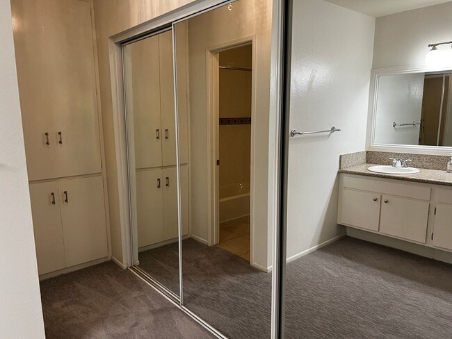 Building Photo - Two Bedroom One Bath Condo for Rent in Pla...