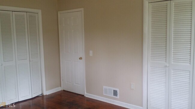 Building Photo - 3157 Wesley Chapel Rd