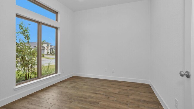 Building Photo - 1411 Crst Dl Ln