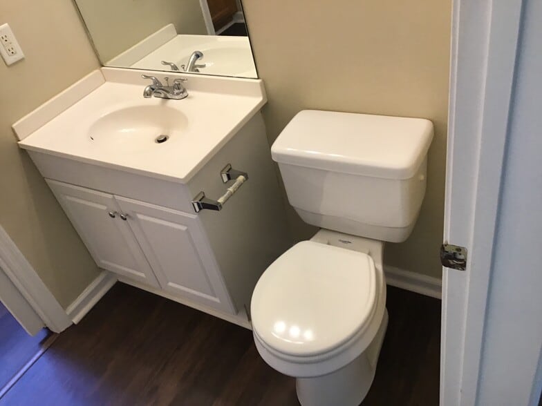 Building Photo - 634 Coopers Ln N