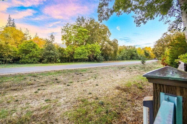 Building Photo - 4 Hardy Ct