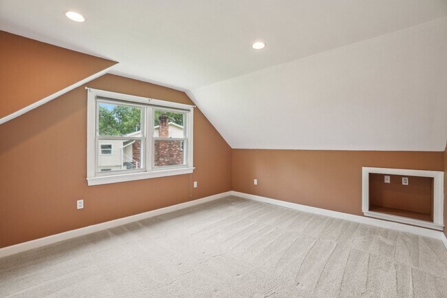 Building Photo - Adorable 4BR/3BA Cape Cod on a Generous 0....