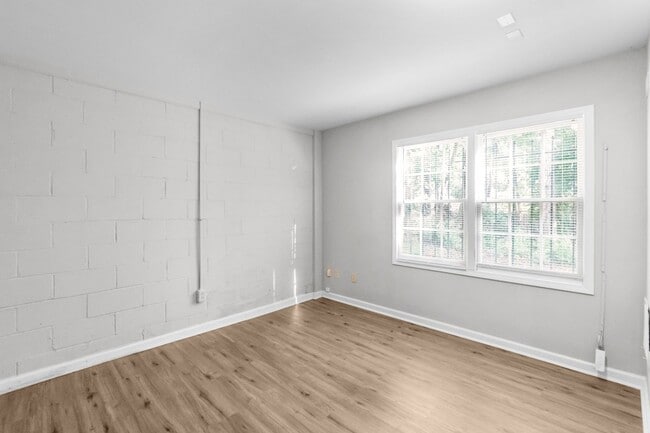 Building Photo - Spacious 2-Story Home with Finished Basement!
