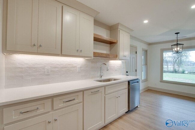 Building Photo - 2042 Rosebury Ln SW
