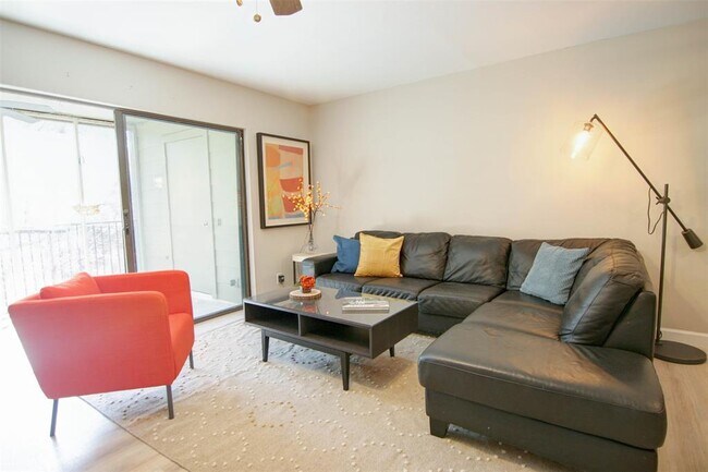 Building Photo - 1135 Barton Hills Dr