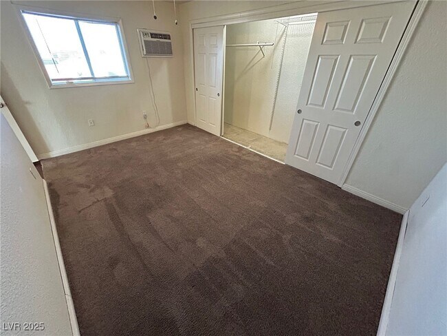 Building Photo - 113 Cedar St