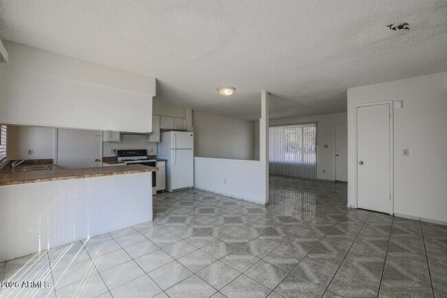 Building Photo - 3020 N 87th Ave