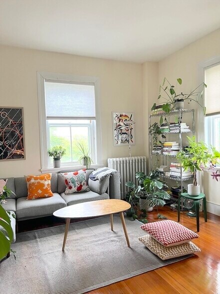 Building Photo - 371 Harvard St