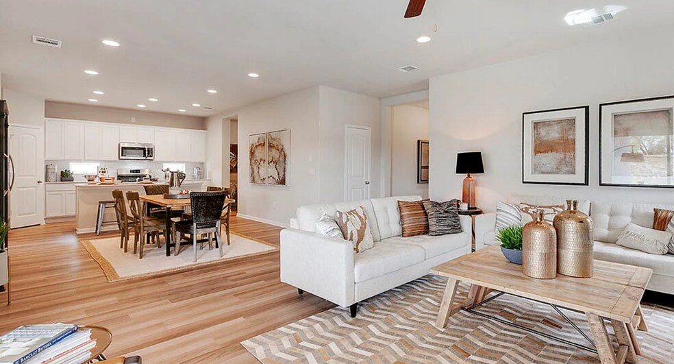 Family room - 4513 Spring Box St