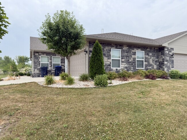 Building Photo - 624 McKay Way