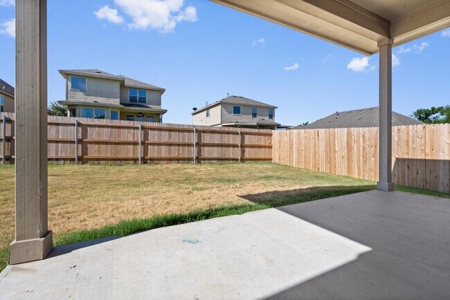 Building Photo - 119 Buescher Cove