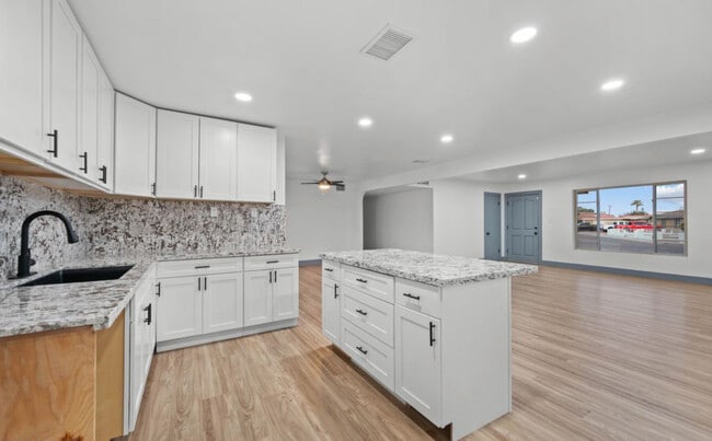 Building Photo - 5818 N 22nd Dr