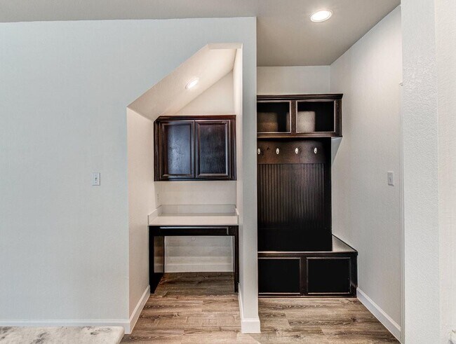 Building Photo - 159 Buckthorn Dr