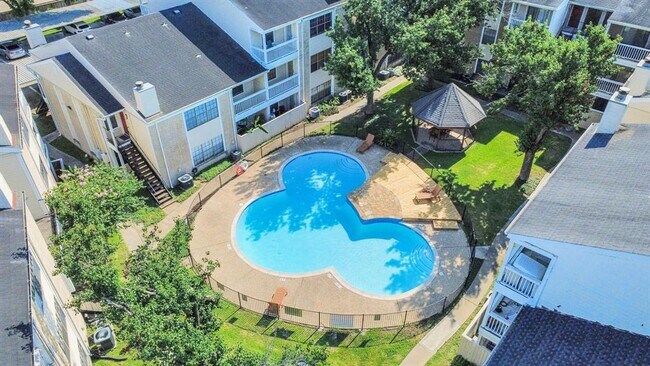 Building Photo - 2750 Holly Hall St