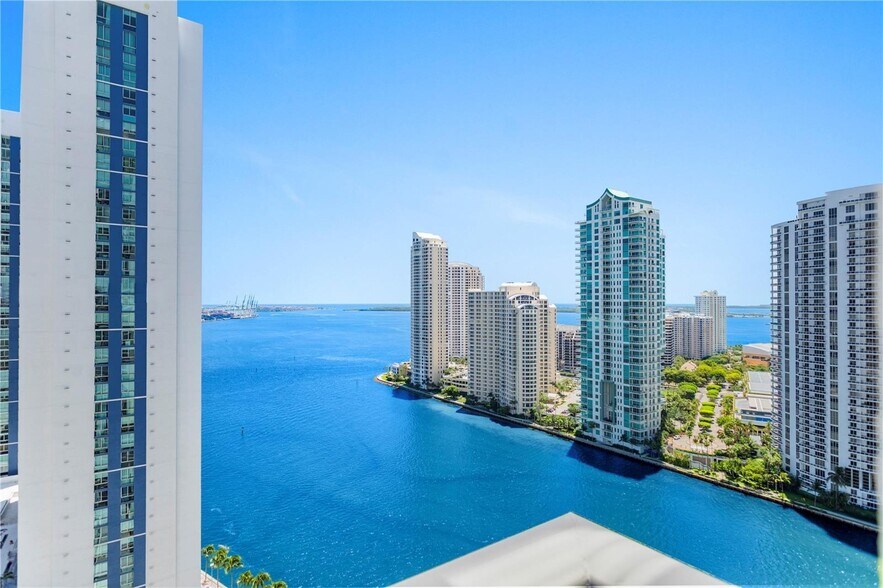 Building Photo - 300 S Biscayne Blvd