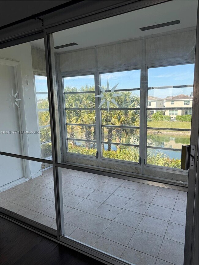 Building Photo - 1021 Crystal Lake Dr