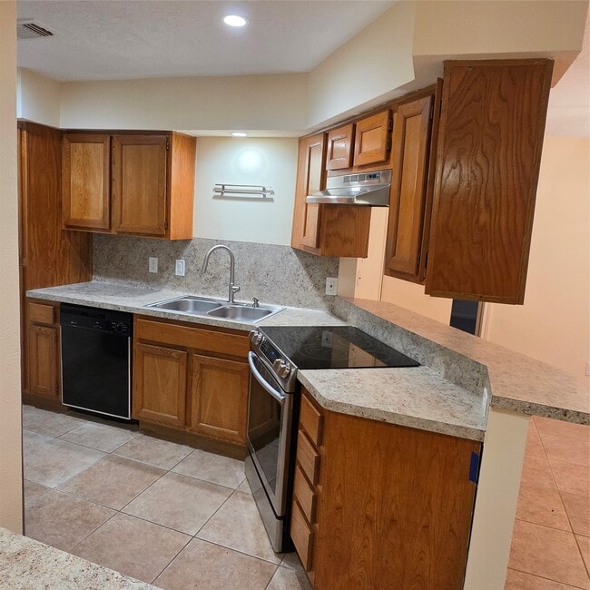 Building Photo - 12755 Mill Ridge Dr