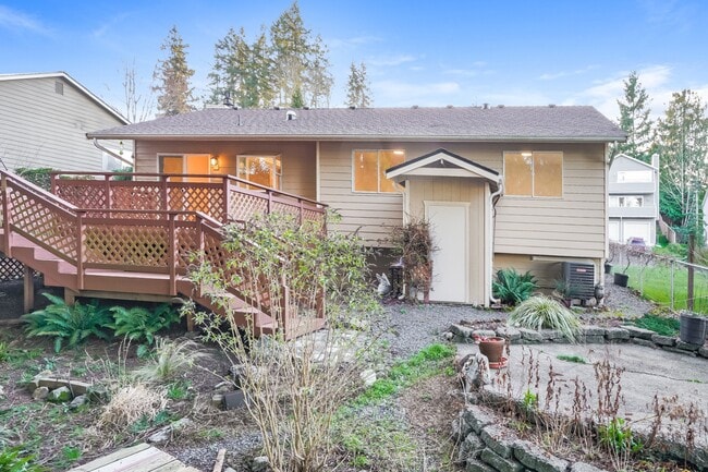 Building Photo - 3 bed 2 bath Home with Lake Views for Rent