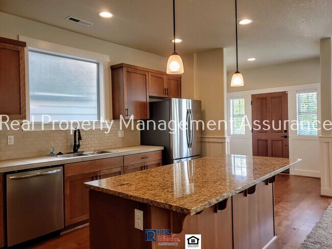 Primary Photo - 15079 NW Rossetta St