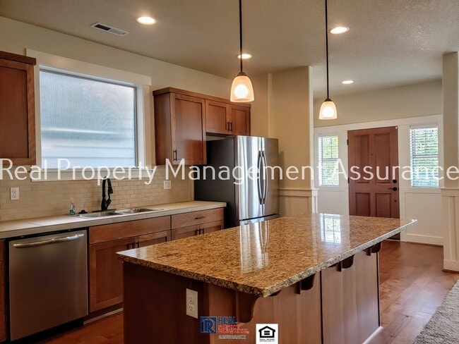 Building Photo - Charming Tudor-Style 4BR / 2.5BA Bethany Home Across from Bethany Creek Park