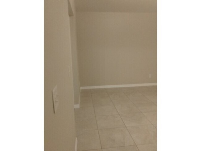 Building Photo - AVAILABLE NOW!! 2 Bed  2 Bath Duplex With ...