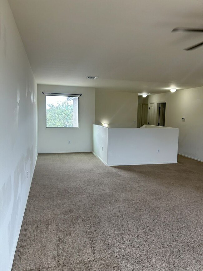 Building Photo - Save with SOLAR Unfurnished  1 loft -  2 c...